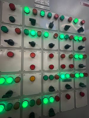 Building management system mimic panel with plant status indicator lamps